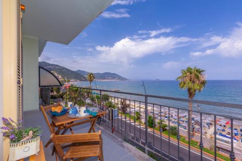 Laigueglia Beach - Happy Rentals
