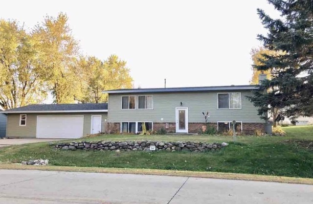 Lake access! Entire home in East Okoboji Beach!