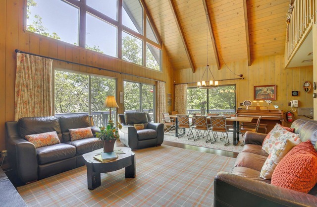 Lake Arrowhead Family Home w/Game Room