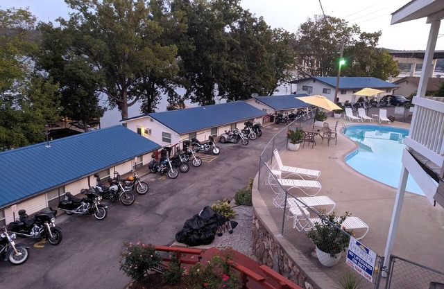 Lake Breeze Resort
