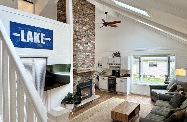 Lake Camelot | Lakefront | 10 Min to Sand Valley | Fall Special