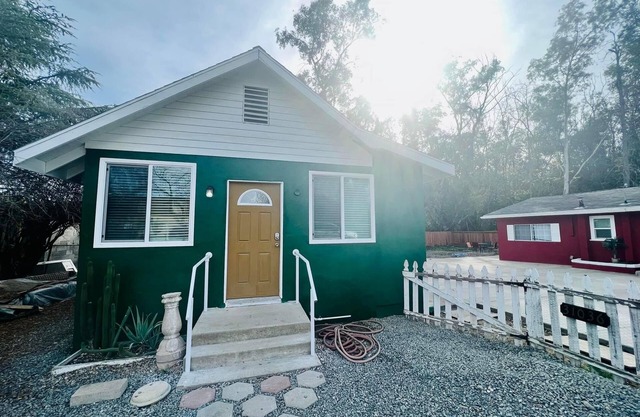 Lake Elsinore Cute Country Home