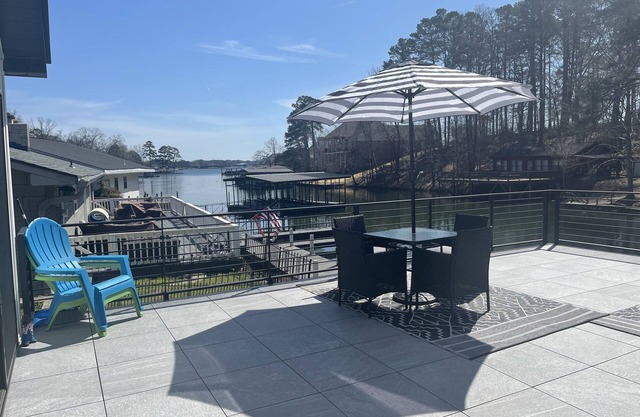 LAKE FRONT, Modern, Tiny Home with Boat Slip
