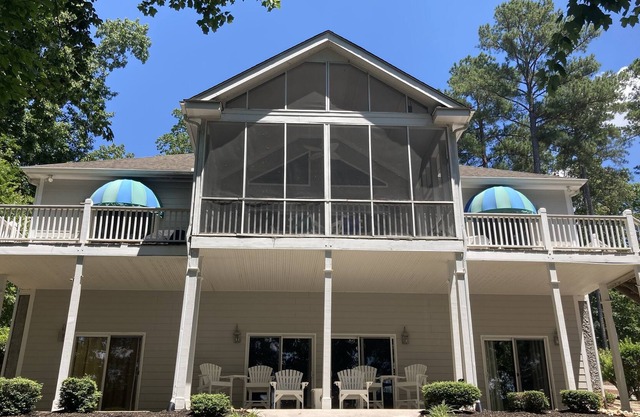 Lake Front Property & Home | Inn at Raintree