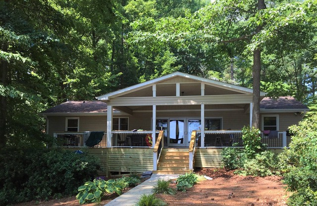 Lake Gaston Lakefront with huge deck, kayaks, SUPs, boat launch nearby