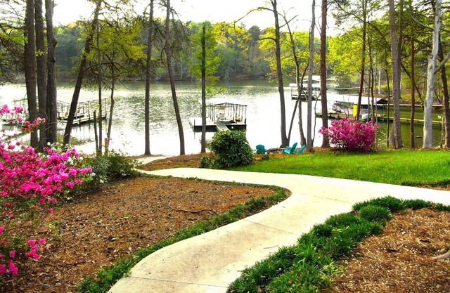 Lake Hartwell/Clemson w/ Game Rm & Dock on Water, Pet Friendly, High Speed Wifi