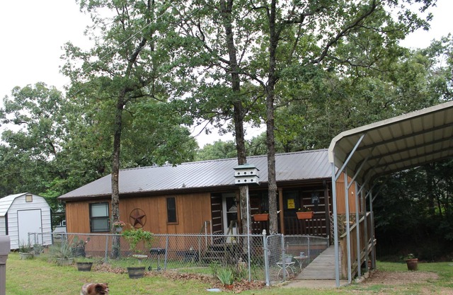 Lake House on Cedar Creek Lake with Bumper pool / Poker table.