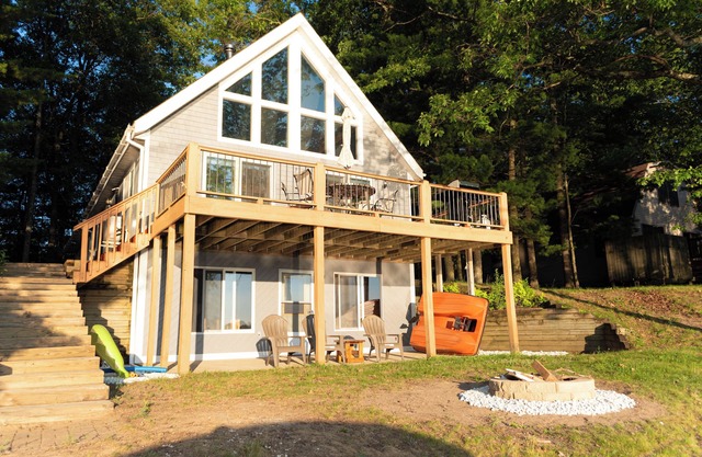 Lake House with Private Beach Where Sunsets Mesmerize <>