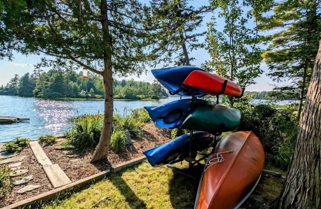 Lake Life Waterfront Cabin