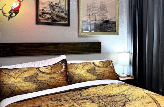 Lake & Lift Bridge Views | Comfy | All Welcome