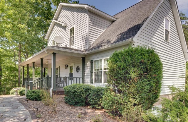 Lake Lure Home with Beach Access, Near Chimney Rock!