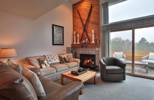 Lake Michigan, Nubs Nob, Boyne, Biking all Nearby. Trout Creek Condo #50 - 3 Bedroom Loft