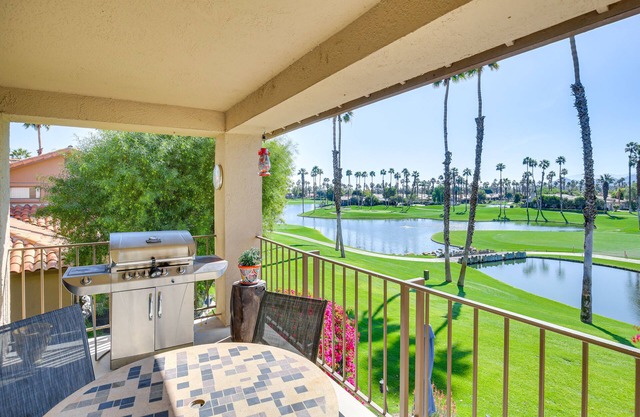 Lake, Mountain & Golf Views: Palm Valley Retreat