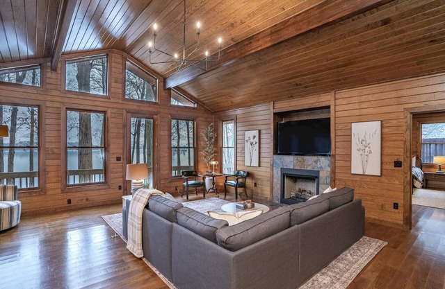 Lake Oconee Lake Front Cabin+Private Dock+Fire Pit+AMAZING VIEWS!