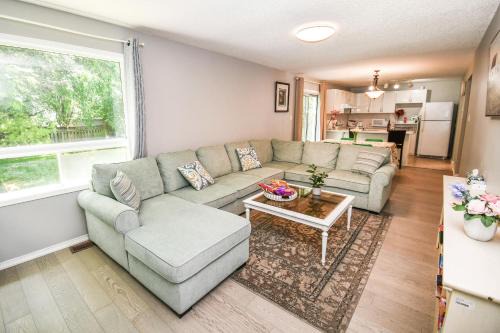 Lake Simcoe 4 Bedroom Family Home Ideal Toronto Area Retreat