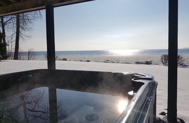 Lake Simcoe Very Rare Southern Exposure Timberframe Waterfront With Hot Tub