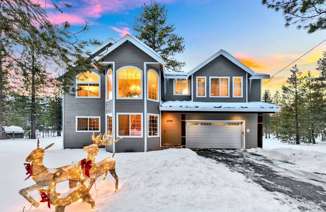 Lake Tahoe Ski Base Camp: National Forest Land, Hot Tub, Pool Table, Pet Friendly