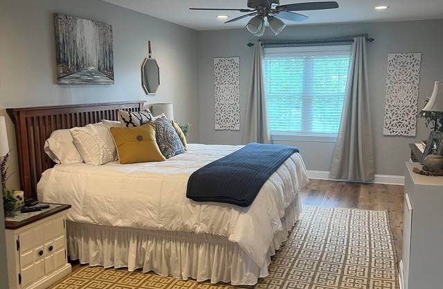 Lake Tillery Waterfront home with Kayaks, paddle board and paddle boat!