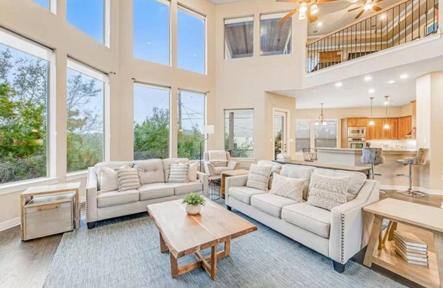 Lake Travis Luxury Escape - Austin, TX