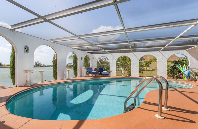 Lake Veiw, Great Location, Kayaks & Pool - Villa Royale - Roelens Vacations