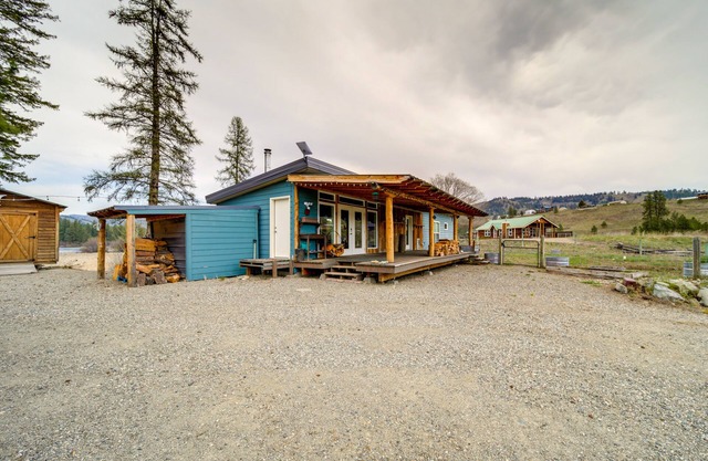 Lake-View 4-Season Retreat in Republic!