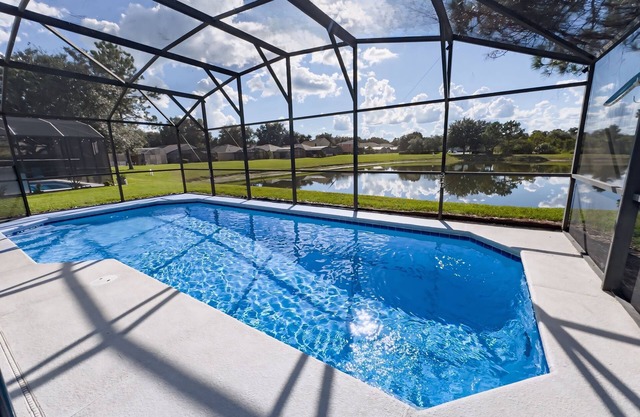 Lake View! Amazing Sunsets w/West Facing Pool