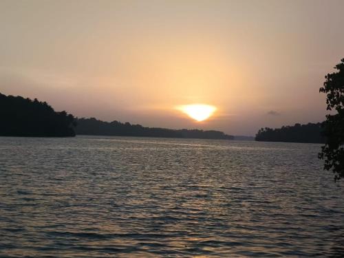 Lake View Homestay Kundara