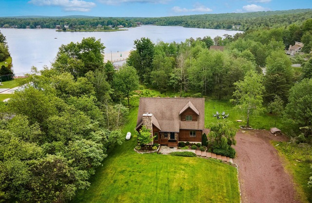 Lake View Retreat | AvantStay | Steps to the Beach, Yard, Deck Dining, Game Room