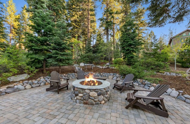 Lake Views, AC, Hot Tub & Fire Pit!