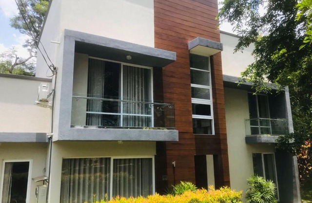 Lake Villa 21