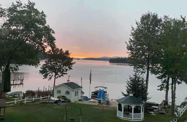 LAKE WINNIPESAUKEE WATERFRONT GUEST HOUSE RENTAL WITH BEACH AND DOCK