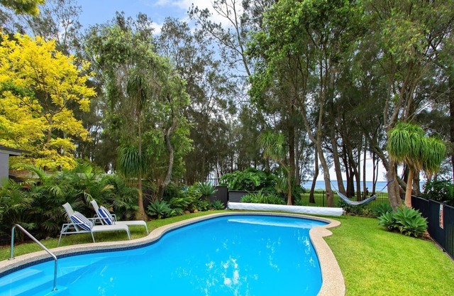 Lakedge Retreat ~ Large Pool+NBN+3Ensuites