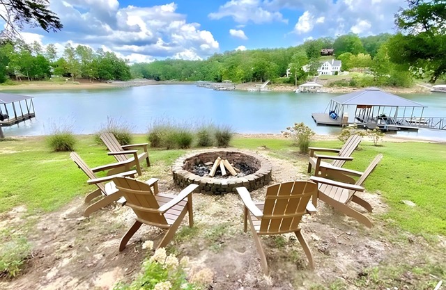 Lakefront 4BR Retreat | Dock Access,Kayak &Firepit