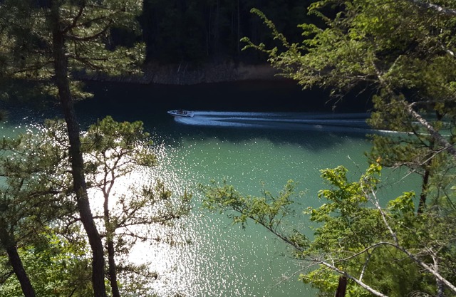 Lakefront Adventure: Private Hot Tub, Dock, Nearby Rafting, Biking & More!