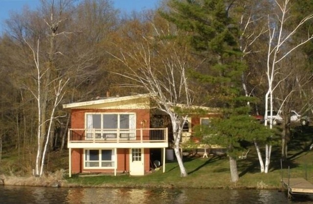 Lakefront Cabin on Beautiful Big Pine Lake