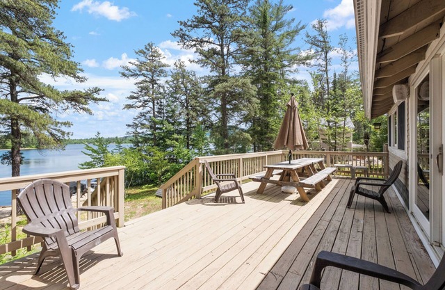 Lakefront Cabin Retreat: Private Beach, Kayaks, Dock, Cozy Bedrooms & Beautiful Views!