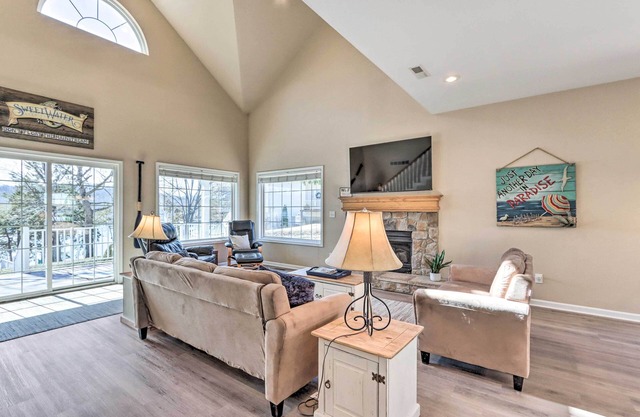 Lakefront Camdenton Home w/Fire Pit & Grill!