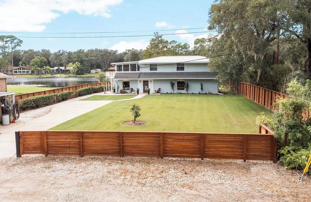 Lakefront Getaway 10 minutes from downtown Deland