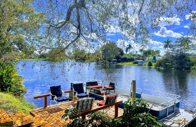 Lakefront, Heated Pool, Hot Tub, Family-Friendly & Near Beach