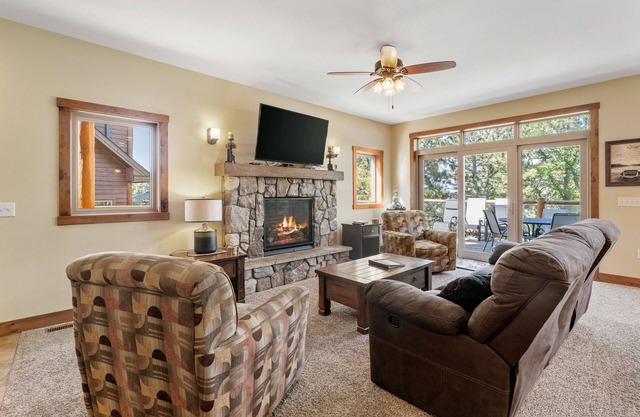 Lakefront Lodge - spacious-luxurious