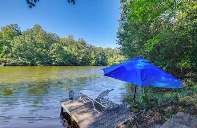 Lakefront Log Cabin Retreat 3br-2ba Hot Tub+kayaks