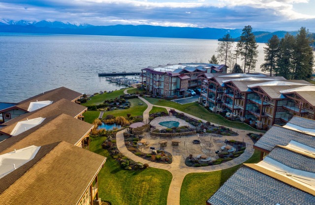 Lakefront Luxury w Slip (1/3 time), Beautiful Mountain Views!