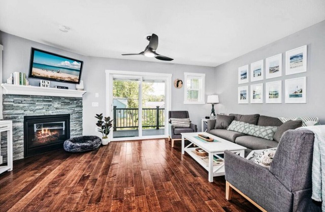 Lakescape Modern 3BD Townhome Downtown Wineries