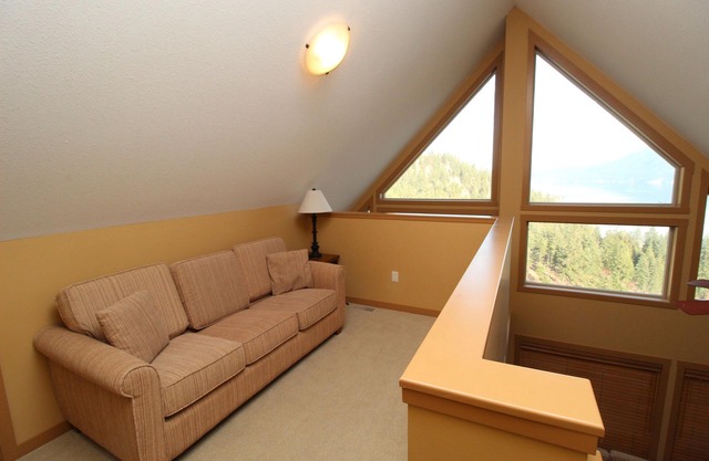 Lakeside cottage along La Casa Cottage Resort