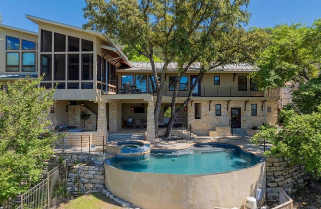 Lakeside Luxury with Infinity Pool, Expansive Decks & Stunning Lake Views