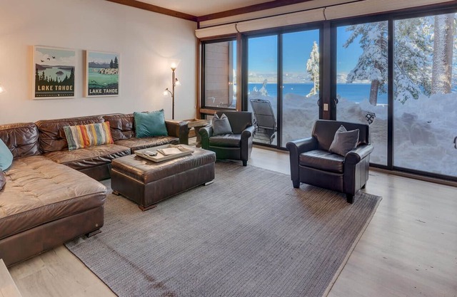 Lakeview - 10 Minutes to Palisades Tahoe & Walk to Town!