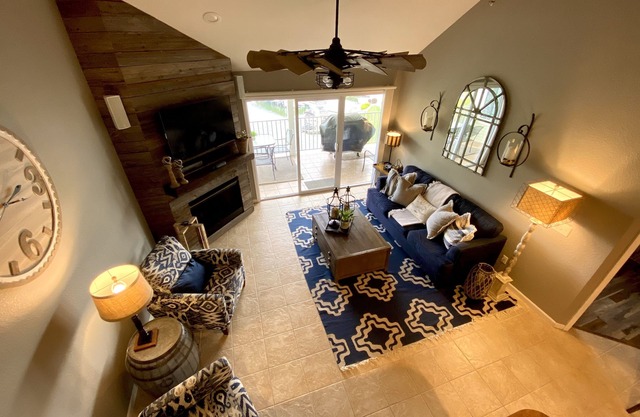 Lakeview 4 bdrm/3bath/Conveniently located to most attractions/private boat slip