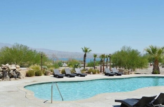 Lakeview Gem: Havasu Getaway with Stunning Views