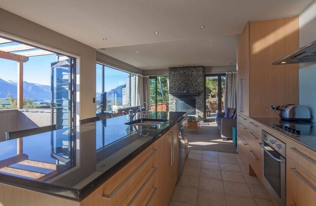 Lakeview Lodge One with Stunning Views