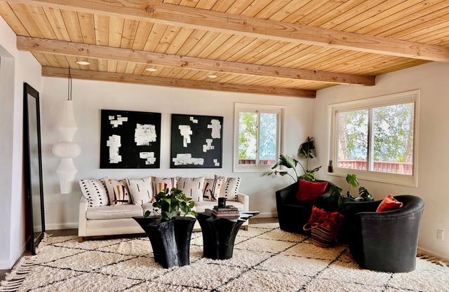 Lakeview Spacious Escape with Scenic Decks
